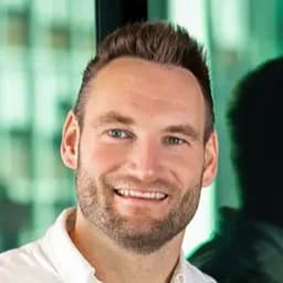 Oliver, Co-Founder von YallaLeads